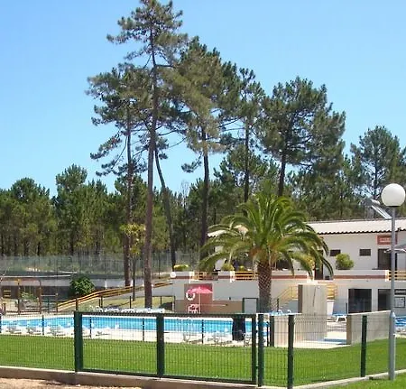 Orbitur Valado Bungalows Caravan Park 3* ナザレ