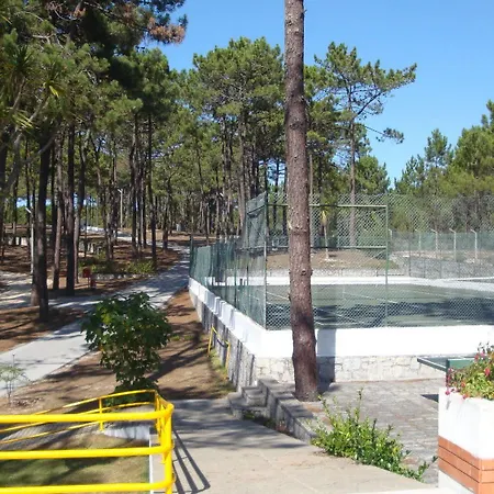 Orbitur Valado Bungalows Caravan Park 3* ナザレ